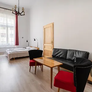 retro-rebel-mode-apartment.inbudapesthotels.com/